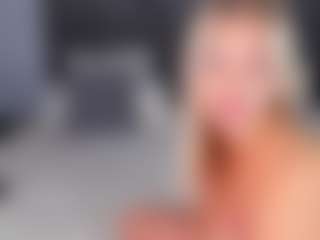 Live cam show with Stella-Leee - Body Massage on studioflirtlive.com