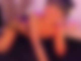 Live cam show with Tylla - Athletic on StripNow