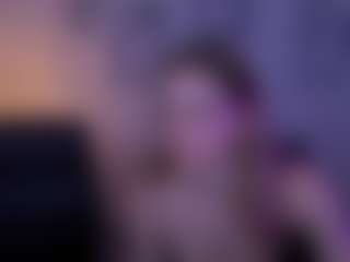 Live cam show with amalialowell - Green Eyes on Free Soda