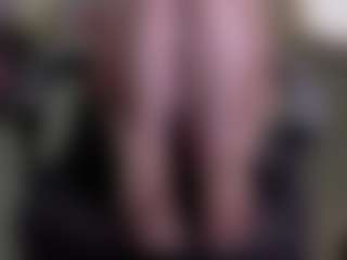 Live cam show with Ave - Sweet on Gym Cam Girls
