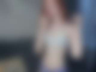 Live cam show with Mozelle - Tiny Tits on StripNow