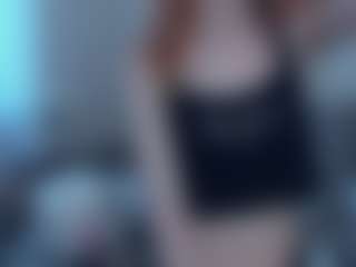 Live cam show with Mozelle - Bitch on Camsoda
