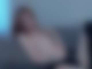 Live cam show with Mozelle - Nympho on Camsoda
