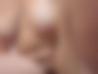 CLHOEBOOBS's Live Sex Cam Show