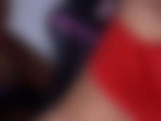 MelanieeBloom's Live Sex Cam Show