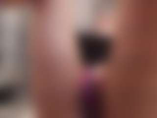 Live cam show with Sammyfit - Handjob on Gym Cam Girls