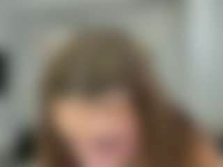 Live cam show with LonaLardin - Lesbian on StripNow