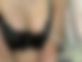 LonaLardin's Live Sex Cam Show