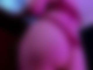 Live cam show with ShaunaDream - Skinny MILF on 1on1-livenow