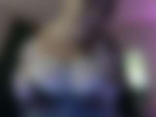 TrixieLynn69 MILF webcam performer live streaming