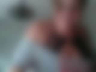 Live cam show with TrixieLynn69 - Latina Mature on Camiplay Live