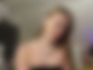 Live cam show with Annie - Striptease on Milfs Live