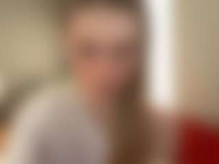 Live cam show with Kristie - Skinny on AdultVida.com