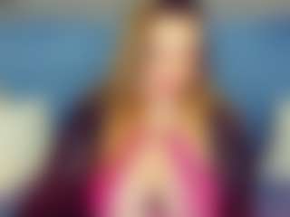 QueenMargo18 MILF webcam performer live streaming