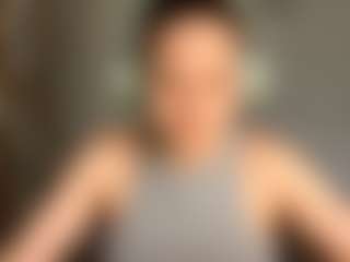 Live cam show with Kelly - Green Eyes on Gym Cam Girls