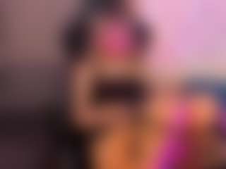Live cam show with FoxxyDolce - Big Balls on Camsoda