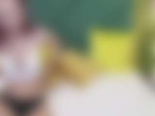 Live cam show with SerenaBFF - Thin on TastyBlacksLive