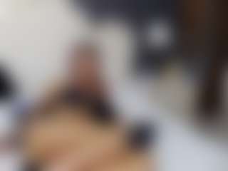 Live cam show with SerenaBFF - Green Eyes on eurowanks.com
