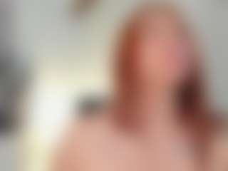 Live cam show with curvy-samantta - Shower on AdultVida.com
