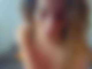 Live cam show with KateNotley - Striptease MILF on AdultVida.com