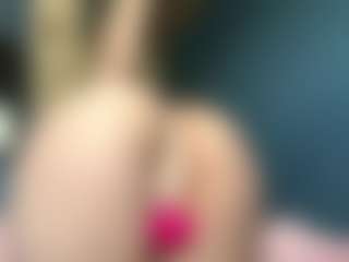 Live cam show with Auesha - Anime on Fit Hotties