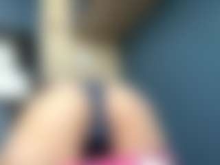 Live cam show with Auesha - Dirty on Gym Cam Girls