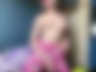 Live cam show with Auesha - Brown Eyes Curvy on Camming Site