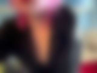 Live cam show with Auesha - Girlnextdoor on CamwithHer
