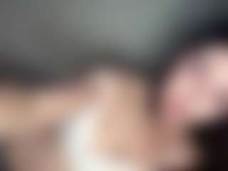 Live cam show with YaniraJunk - Body Massage on Camsoda