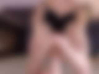 Live cam show with Melany-Naa - Upskirt on WildCum