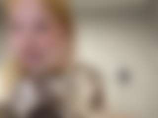 Live cam show with SandraAllamong - Handjob on Chatstar