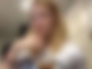 Live cam show with SandraAllamong - Flashing on xxxlivecams.org