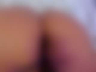 Live cam show with Lilicameron - Grandes Tetas on Dolls Live