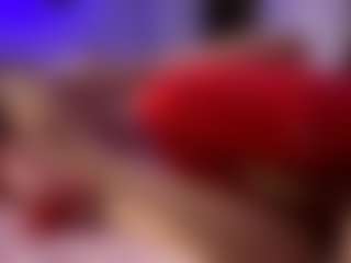 Live cam show with Kate - Blonde Hair Petite on AdultVida.com