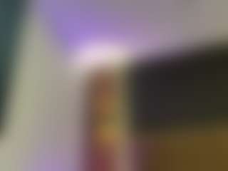 Live cam show with AmbarLee - Average on 1on1-livenow