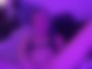 Live cam show with Hollywood - Shower on AdultVida.com