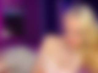 Live cam show with Adriana - Spank Brown Hair on Soda Cam