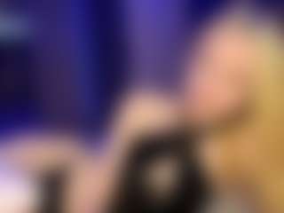 Live cam show with Adriana - Smoking on CamSodaAdn