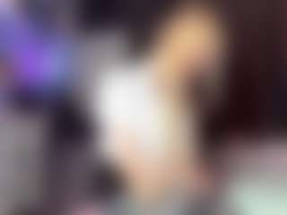 Live cam show with Adriana - Flashing on Hubzter Live
