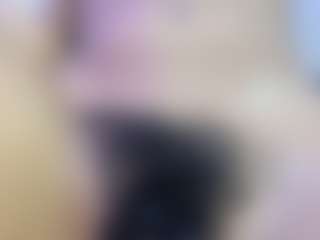 Live cam show with Franchezcaa - Innocent on liverealitysex.com