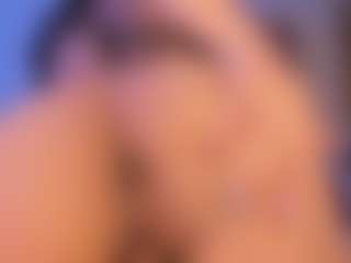Live cam show with Franchezcaa - Skinny Ebony on CamClone