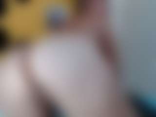 Live cam show with yeilamassbig - Black Hair on Gym Cam Girls