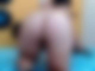 yeilamassbig's Live Sex Cam Show