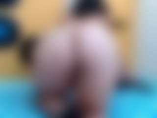 yeilamassbig's Live Sex Cam Show