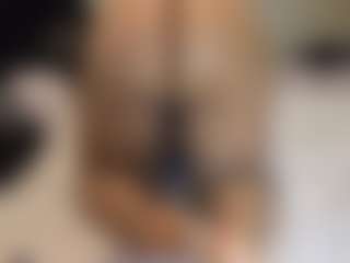 Live cam show with iAndroMedia - Small Cock on Chatstar