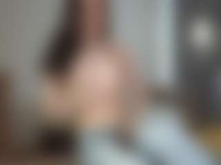 Live cam show with CharmaineLannan - Body Massage on CamClone