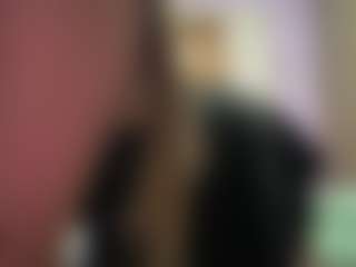Live cam show with FayeSchoenhals - Bikini on TeamSkeetLive