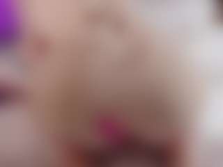 HiBella MILF webcam performer live streaming