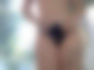 Live cam show with ScarletFlame - Petite Teen (18+) on Camsoda