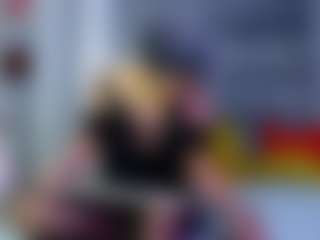 Live cam show with Julianewell - Granny on TeamSkeetLive